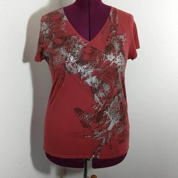 Calvin Klein Jeans Red V-neck T-shirt Large silver & black feather pattern tee - Picture 6 of 12